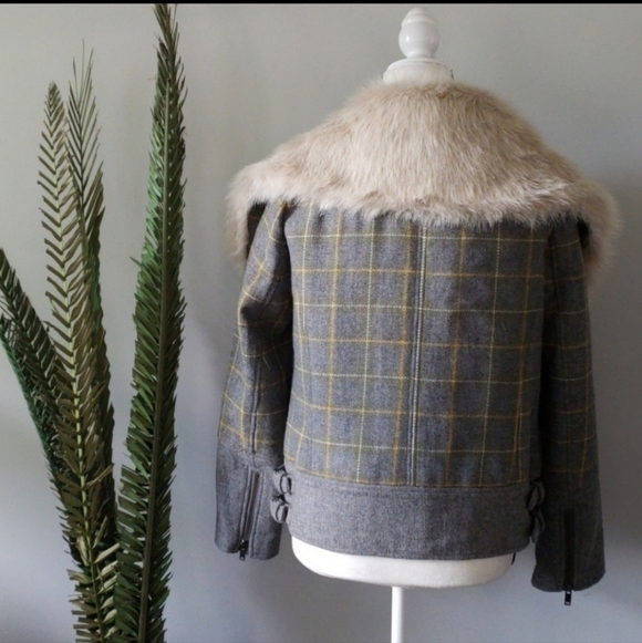 Banana Republic gray plaid coat with faux fur collar and buckle accents - Picture 2 of 7